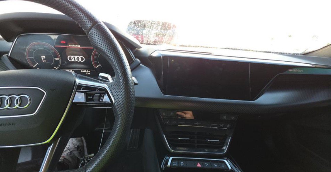 Used 2022 Audi RS e-tron GT w/ Carbon Performance Package AWD/4WD image 4