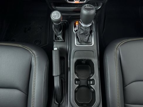 New 2025 Jeep Gladiator Sport image 20