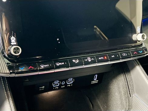 Used 2023 Jeep Grand Wagoneer Series II image 27