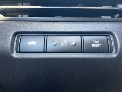 Used 2024 Nissan Altima 2.5 SV FWD image 21