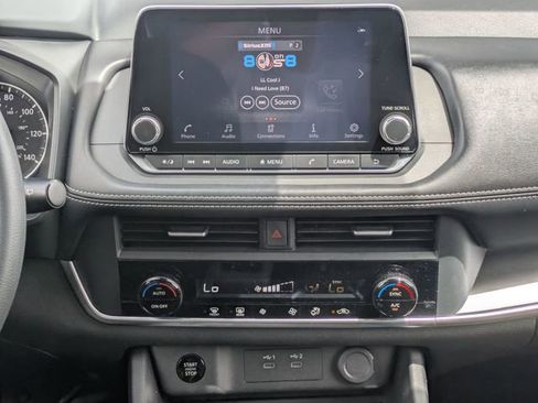 Used 2024 Nissan Rogue SV FWD image 18