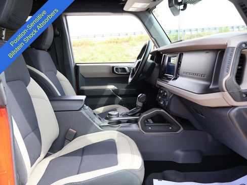 Used 2022 Ford Bronco Big Bend w/ Sasquatch Package AWD/4WD image 9