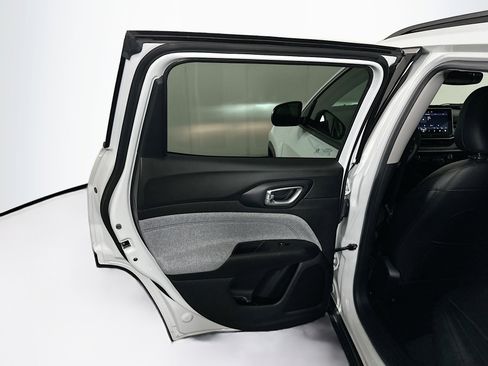 Used 2022 Jeep Compass Latitude image 24