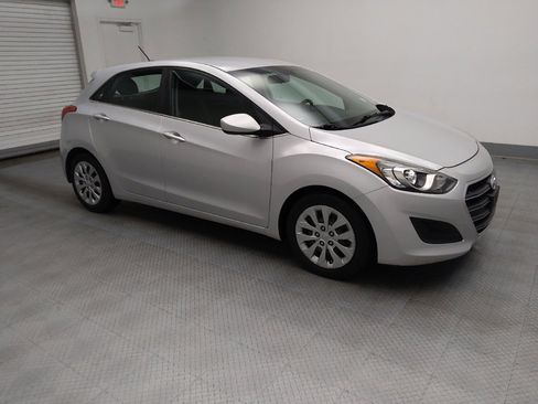 Used 2017 Hyundai Elantra GT image 11