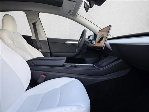 Used 2023 Tesla Model Y Performance image 18