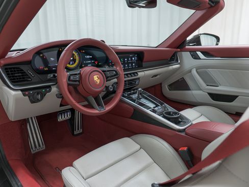 Certified 2022 Porsche 911 Turbo S AWD/4WD image 4