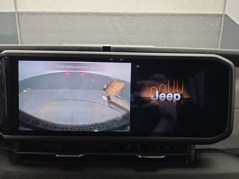 Used 2025 Jeep Wrangler Willys image 26