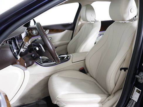 Used 2017 Mercedes-Benz E 300 4MATIC image 31