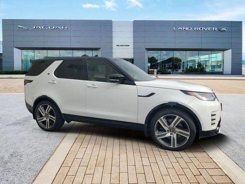 Used 2024 Land Rover Discovery Dynamic SE AWD/4WD image 3