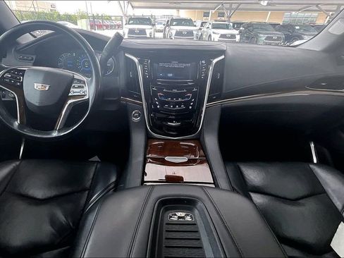 Used 2020 Cadillac Escalade Luxury AWD/4WD image 17