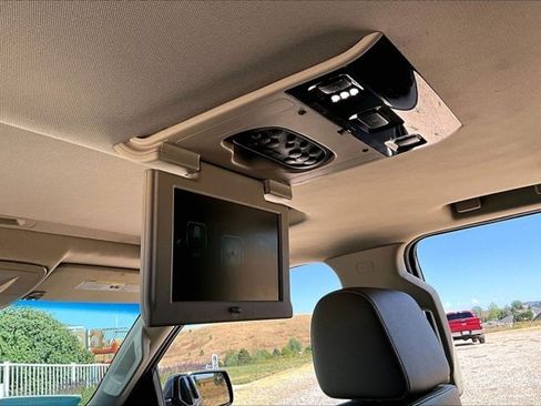 Used 2020 Chevrolet Suburban LT AWD/4WD image 16