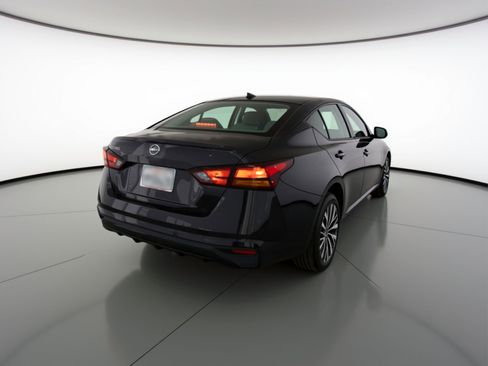 Used 2025 Nissan Altima 2.5 SV image 9