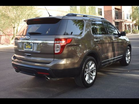 Used 2015 Ford Explorer XLT w/ Equipment Group 202A FWD image 7