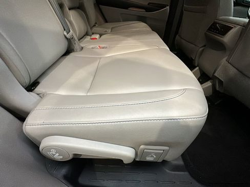 Used 2018 Toyota Highlander XLE w/ Carpet Mat Package (TMS) image 15