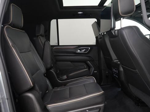 Used 2021 Chevrolet Suburban Premier w/ Premium Package AWD/4WD image 12