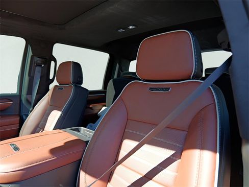 New 2025 GMC Sierra 3500 Denali Ultimate image 10