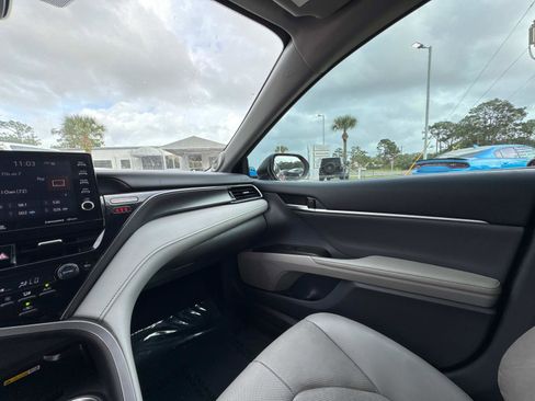 Used 2022 Toyota Camry XSE w/ Navigation Package image 29