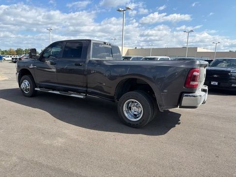 Used 2024 RAM 3500 Tradesman w/ Chrome Appearance Group AWD/4WD image 25