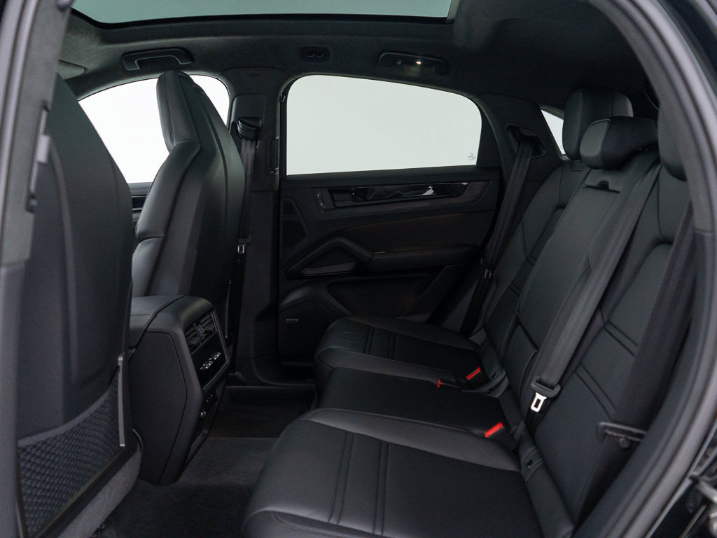 Used 2026 Porsche Cayenne GTS AWD/4WD image 24