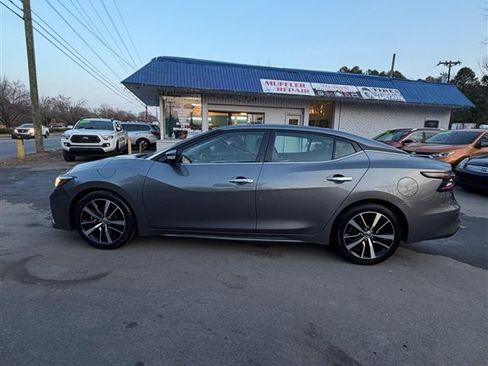 Used 2022 Nissan Maxima SV w/ Floor Mat Group image 3