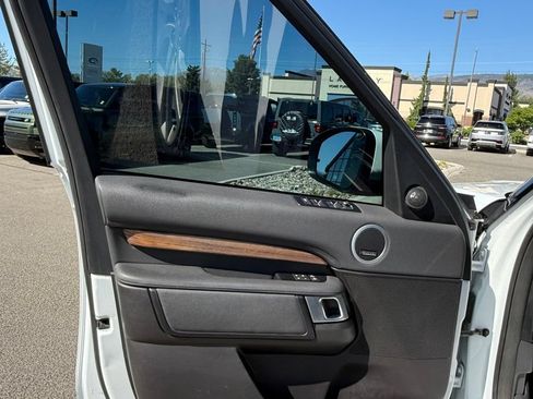 Used 2017 Land Rover Discovery HSE AWD/4WD image 16