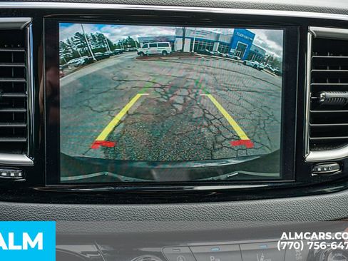 Used 2024 Chrysler Pacifica Touring-L FWD image 39