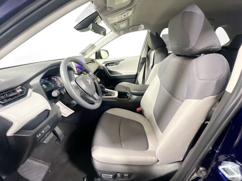 Used 2025 Toyota RAV4 XLE FWD image 14