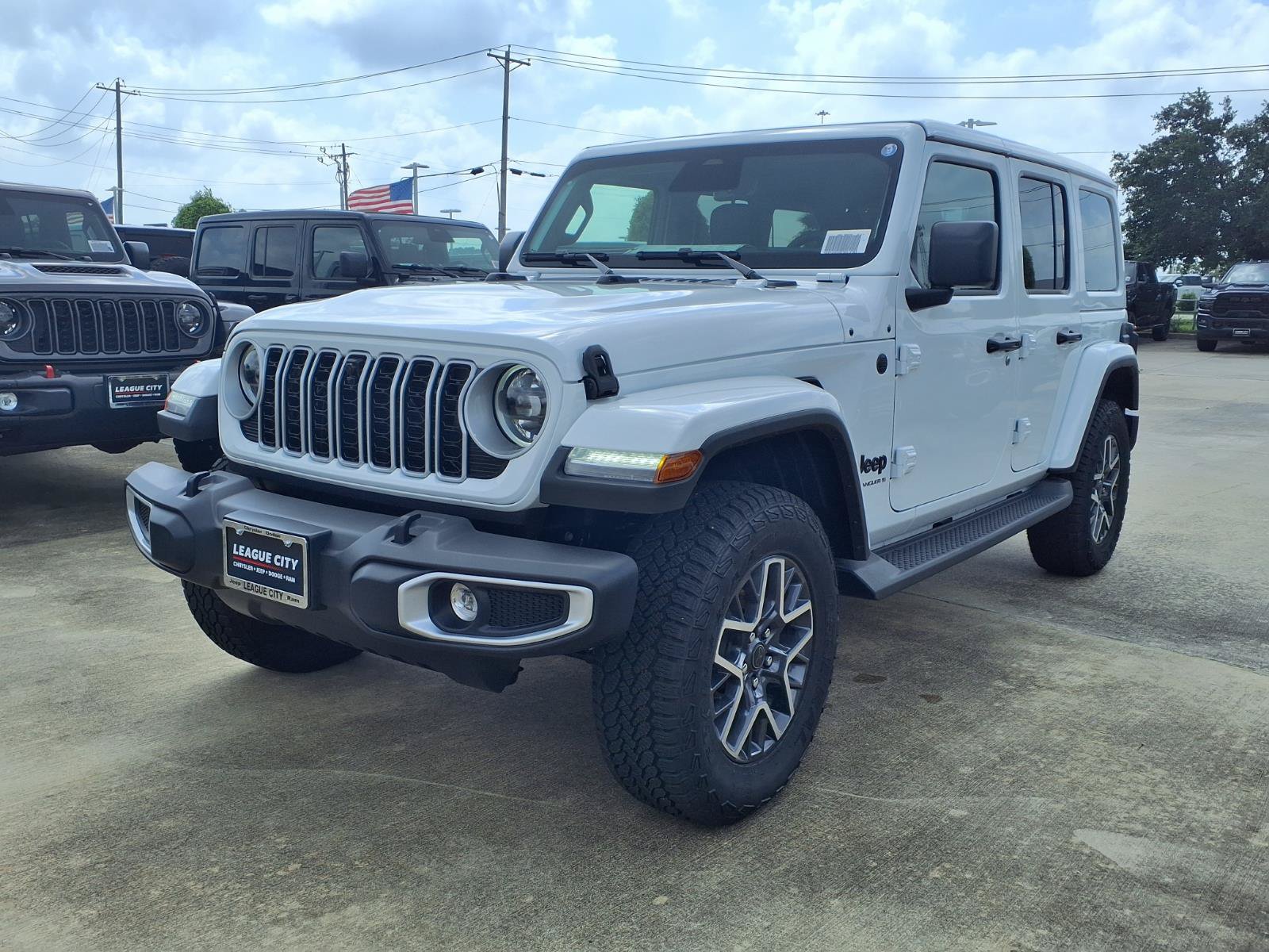 New 2026 Jeep Wrangler Unlimited Sahara AWD/4WD image 3