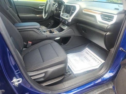 Used 2023 GMC Acadia SLE w/ Driver Convenience Package image 10