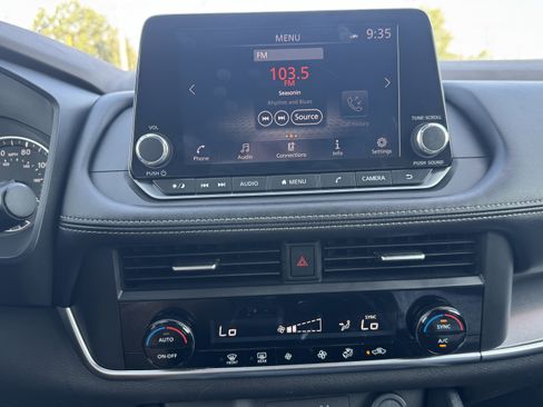 Used 2023 Nissan Rogue SV image 19