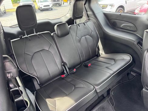 Used 2023 Chrysler Pacifica Limited w/ Uconnect Theater Family Group AWD/4WD image 31