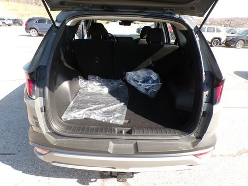 Used 2025 Hyundai Tucson SE image 8