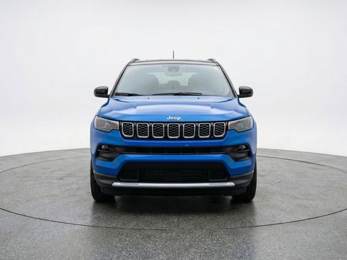 Used 2025 Jeep Compass Limited image 2