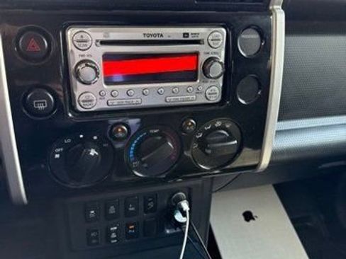 Used 2014 Toyota FJ Cruiser 4WD w/ Upgrade Package image 9