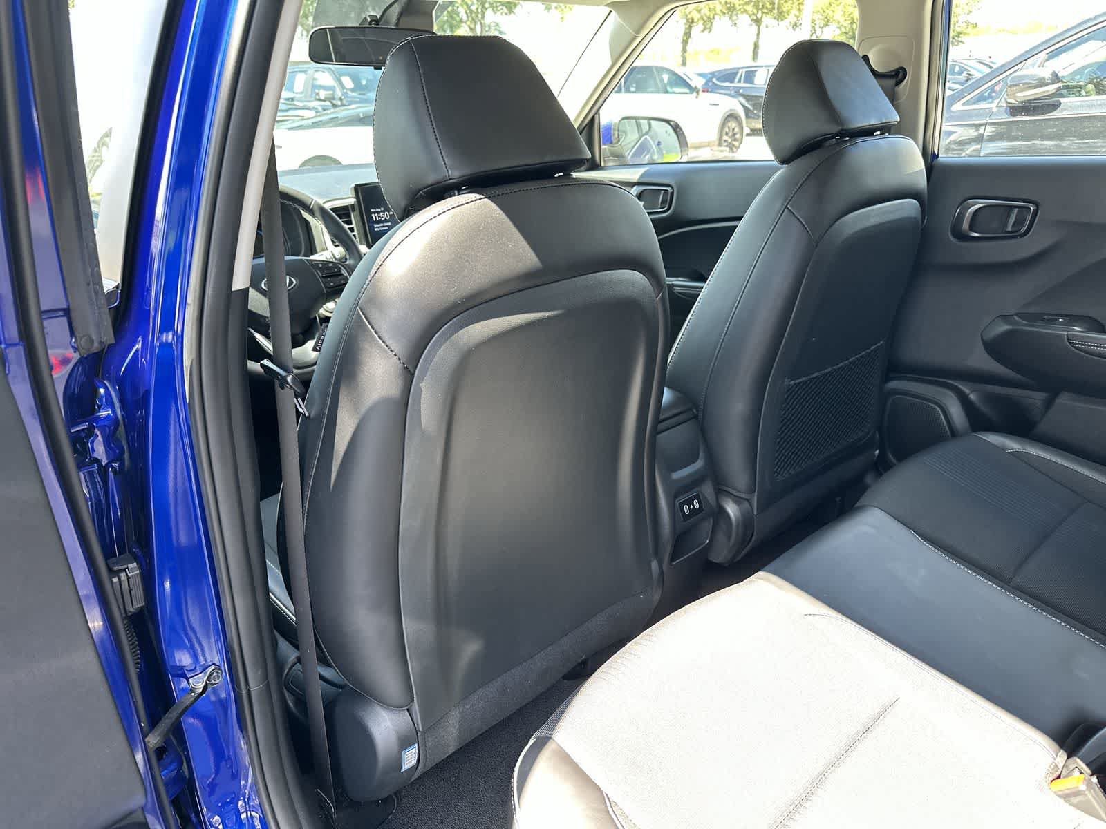 Used 2024 Hyundai Venue Limited FWD image 16