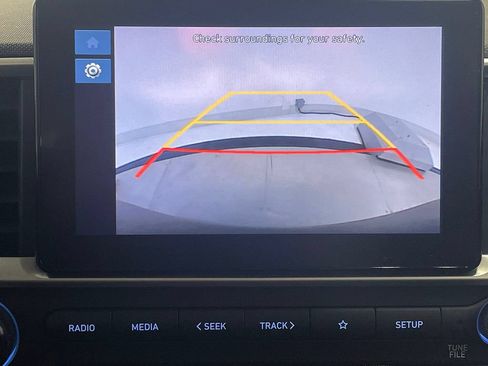 Used 2023 Hyundai Venue SEL w/ Cargo Package FWD image 4