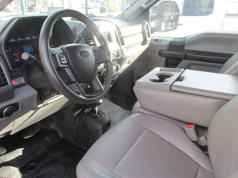 Used 2017 Ford F550 4x4 Regular Cab Super Duty image 19