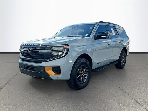 Used 2025 Ford Expedition Tremor image 3