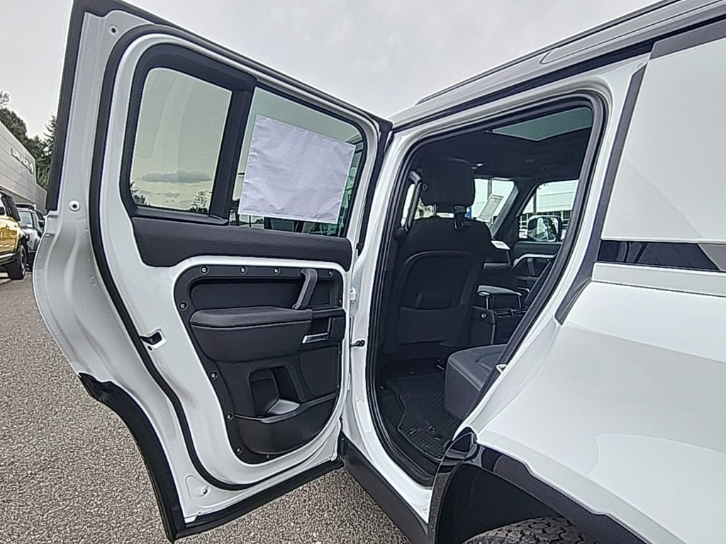 New 2026 Land Rover Defender 110 X-Dynamic SE AWD/4WD image 15