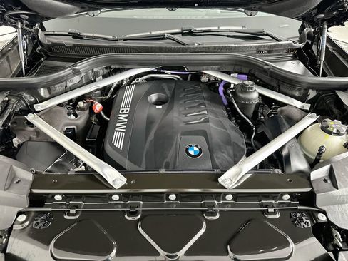 Used 2026 BMW X7 xDrive40i w/ M Sport Package AWD/4WD image 32