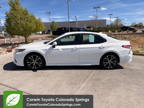 Used 2019 Toyota Camry SE image 4