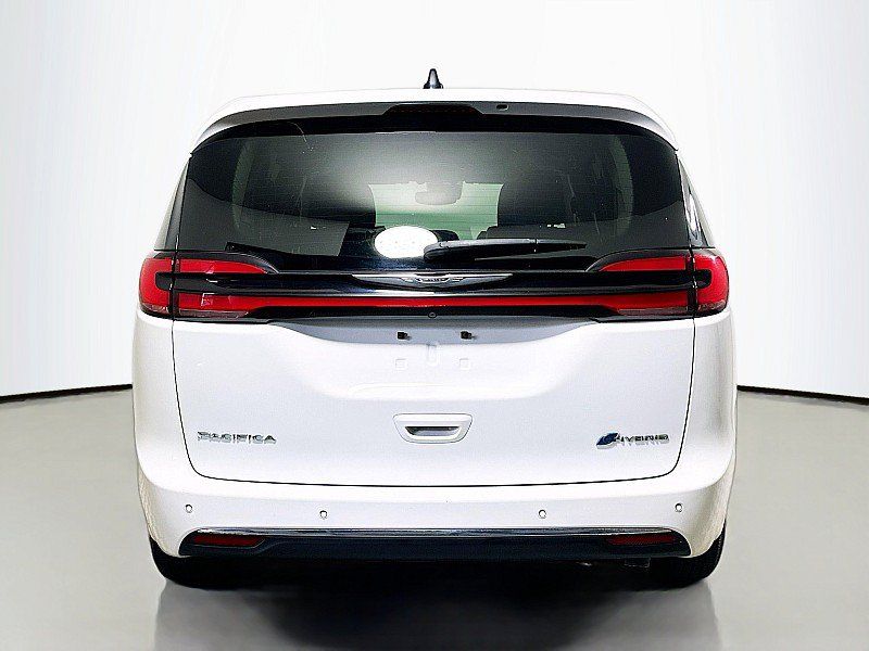Used 2023 Chrysler Pacifica Limited FWD image 6