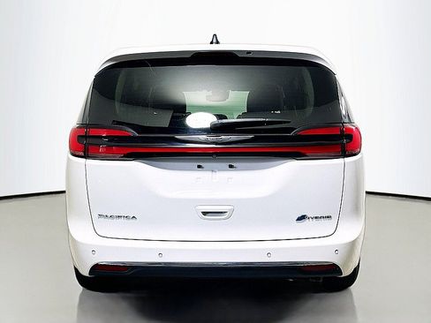 Used 2023 Chrysler Pacifica Limited FWD image 6