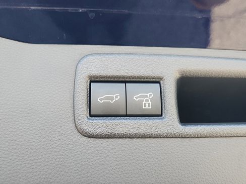 Certified 2023 Toyota Venza LE image 30