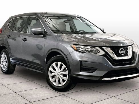 Used 2017 Nissan Rogue S image 2