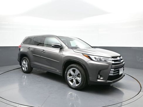 Used 2018 Toyota Highlander Limited w/ Protection Package #3 image 4