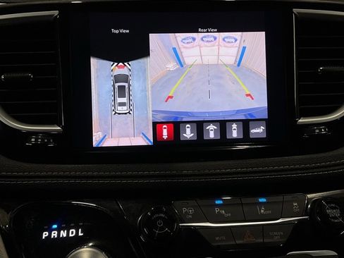 Used 2021 Chrysler Pacifica Touring-L image 20