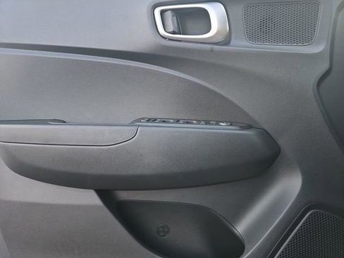 Used 2024 Hyundai Venue SEL image 25