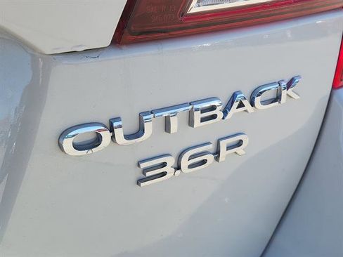 Used 2018 Subaru Outback 3.6R Touring w/ Popular Package #3 image 5