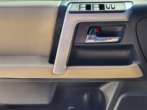 Used 2022 Toyota 4Runner SR5 Premium image 23